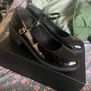 Black heeled shoes